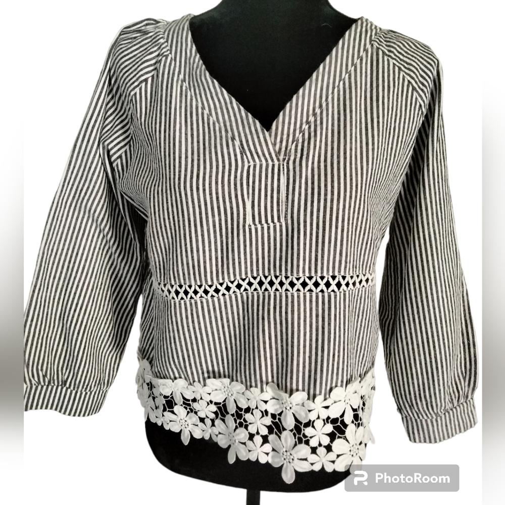 Grey and‎ white striped tunic top with lace embroidered accent V neck S/M